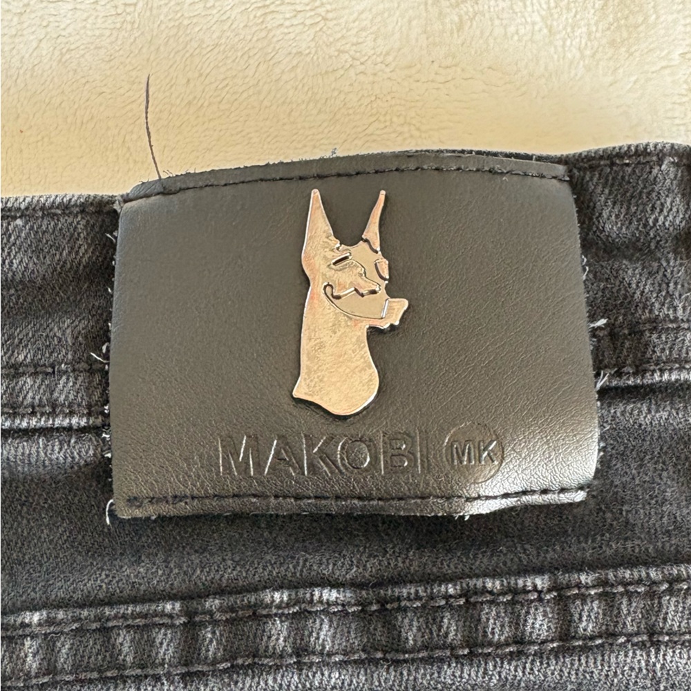 Makobi Ripped Jeans - Picture 3 of 4